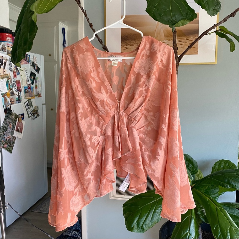 NEW Band of the Free Peach Floral Batwing Top